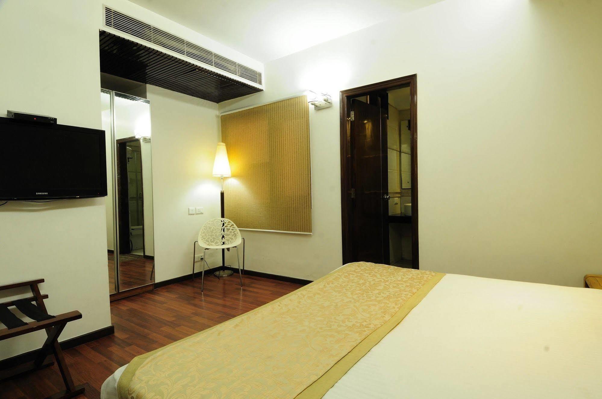 Sisley The Boutique Hotel Нью-Дели Экстерьер фото